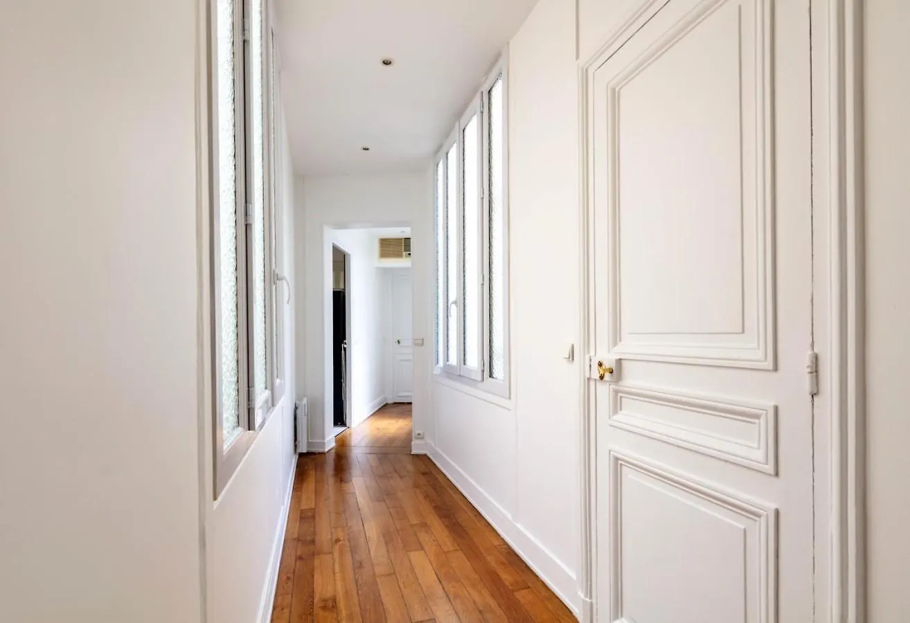 Charming French Style With Eiffel Tower View Prime Location Near Attractions باريس