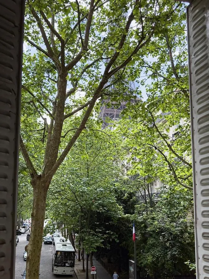 Charming French Style With Eiffel Tower View Prime Location Near Attractions شقة باريس