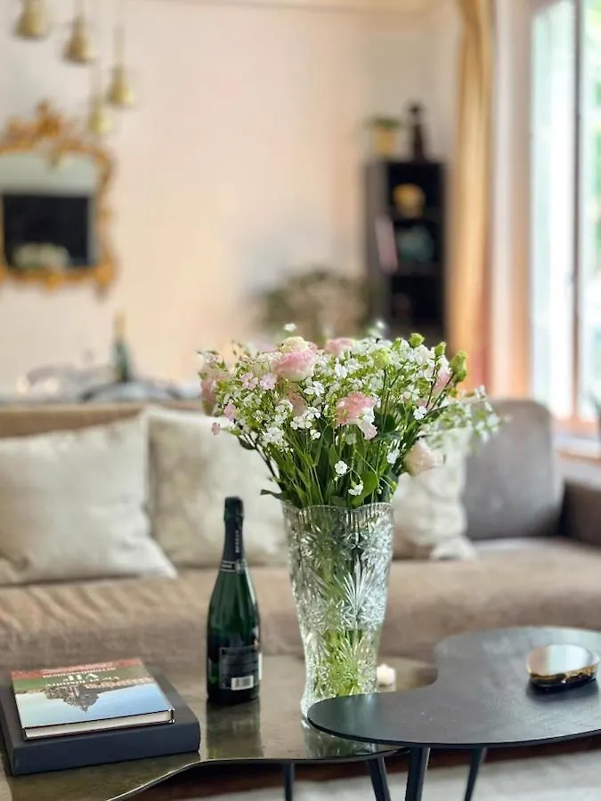 Charming French Style With Eiffel Tower View Prime Location Near Attractions Apartamento