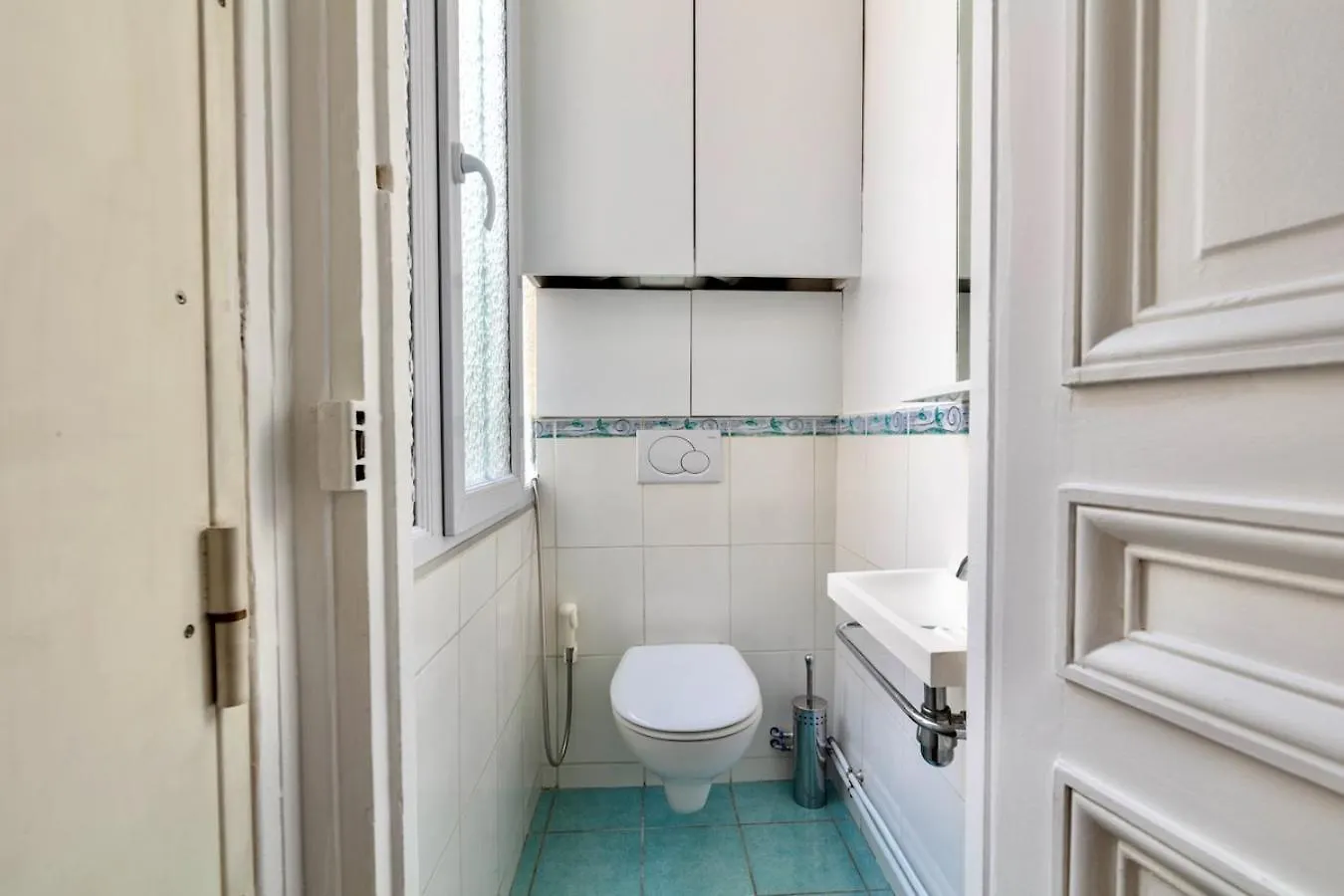 Apartment Charming French Style With Eiffel Tower View Prime Location Near Attractions